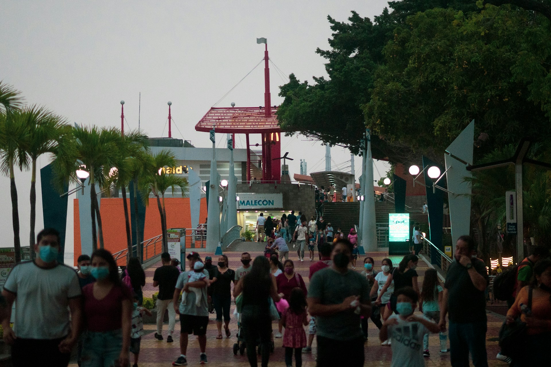 Il Malecón 2000 di Guayaquil è vivace e pieno di vita