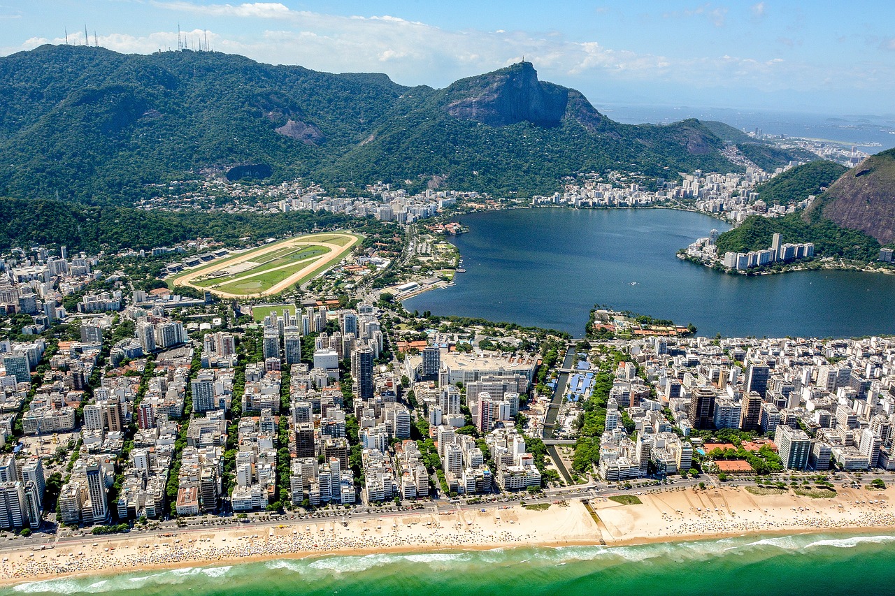 Leblon offre ristoranti eccellenti, negozi di lusso e una spiaggia tranquilla, ideale per chi desidera rilassarsi e godersi il meglio di Rio de Janeiro.