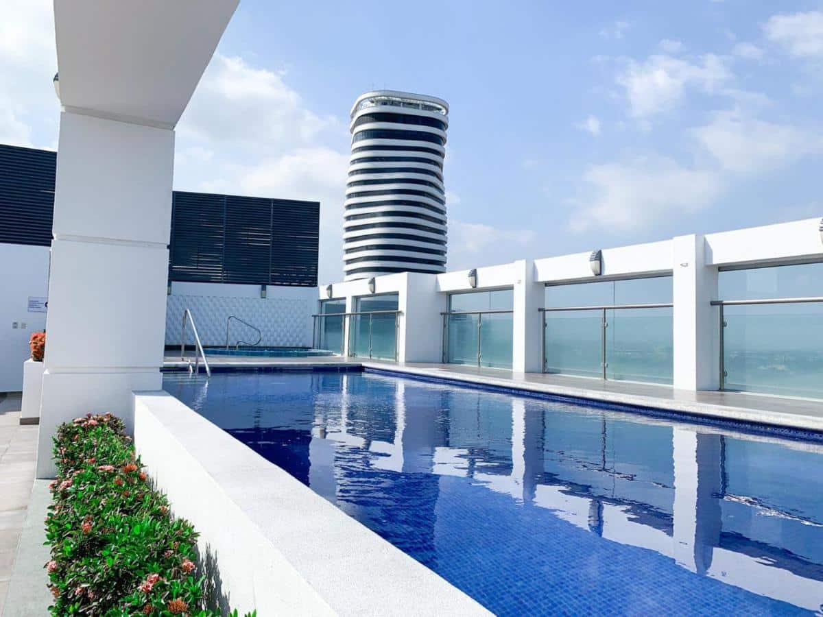 Puerto Santa Ana ospita numerose residenze di lusso