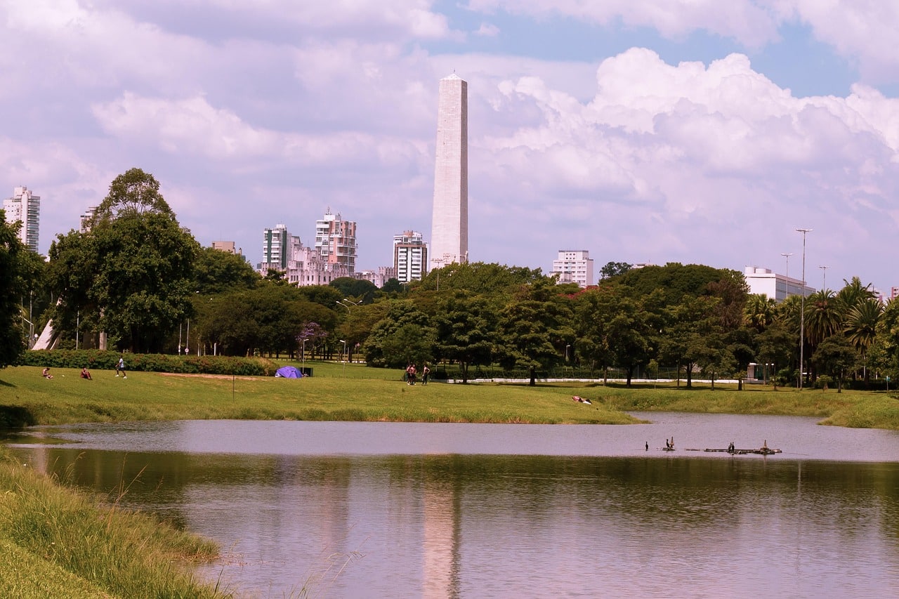 Vila Mariana è apprezzata per la sua posizione strategica, l’ampia offerta culturale e la vicinanza al Parco Ibirapuera.