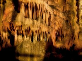 Cuevas del Salitre: Viaje a las entrañas de Montserrat