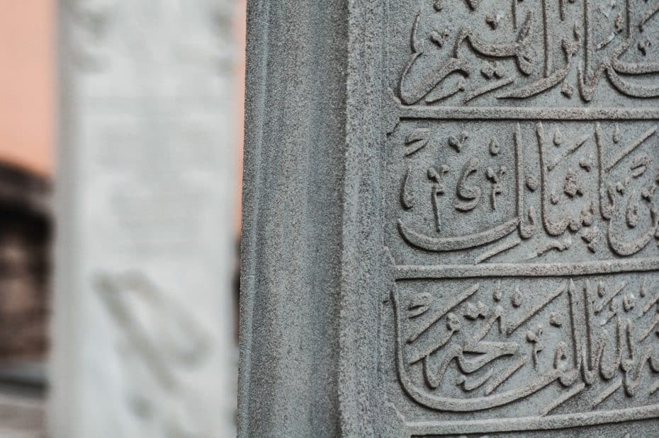 Capturing details at Hasan Fehmi Bey Cemetery in Istanbul - Cemetery Photography Tips