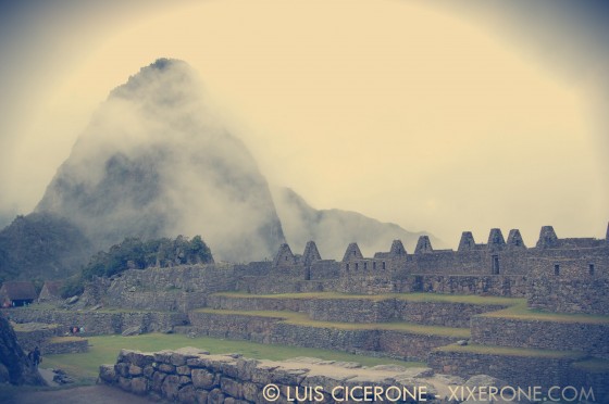 Casas y montaña del Huayna Picchu