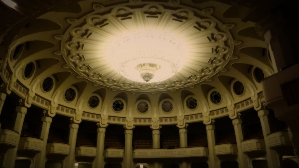 Bóveda del salón de actos del Parlamento Rumano