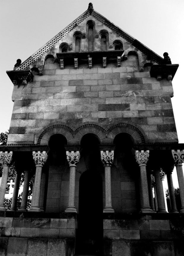Mausoleo Neo románico