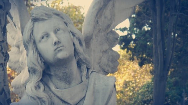 Tumba con ángel - Cementerio de Montjuïc