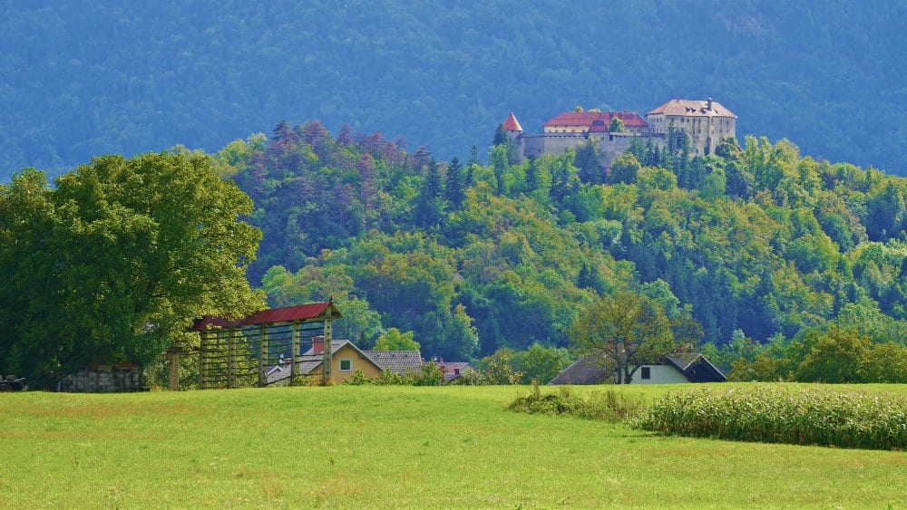 Castillo de Bled en la distancia