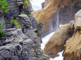 Rocas y mar