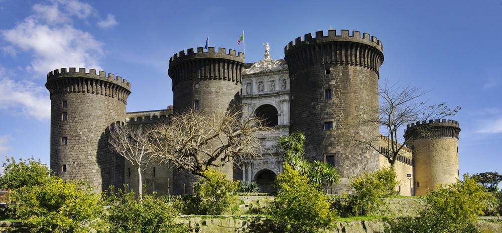 Stay around the Port of Naples and Castel Nuovo