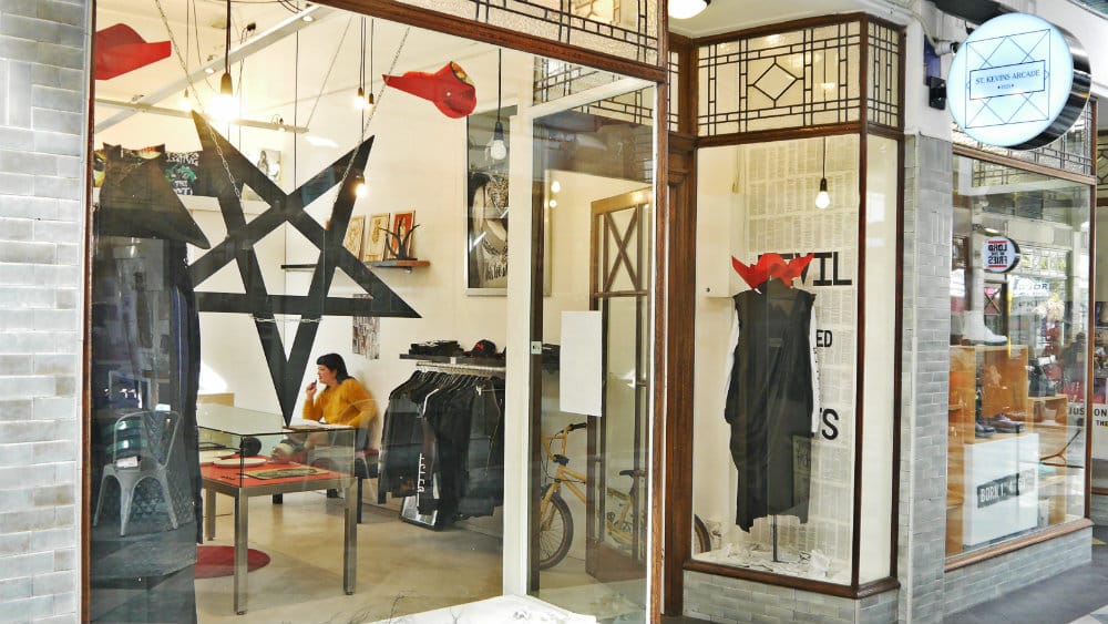 Ropa gótica y alternativa en Saint Kevins Arcade