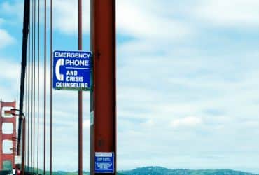 Teléfono de la esperanza en el Golden Gate