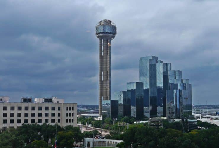 Reunion Tower de Dallas y el Hyatt Regency Hotel