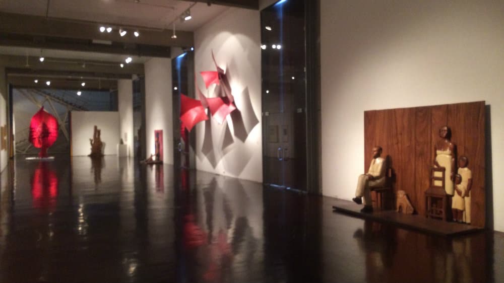 Escultura contemporánea en el la Galería de Arte Nacional
