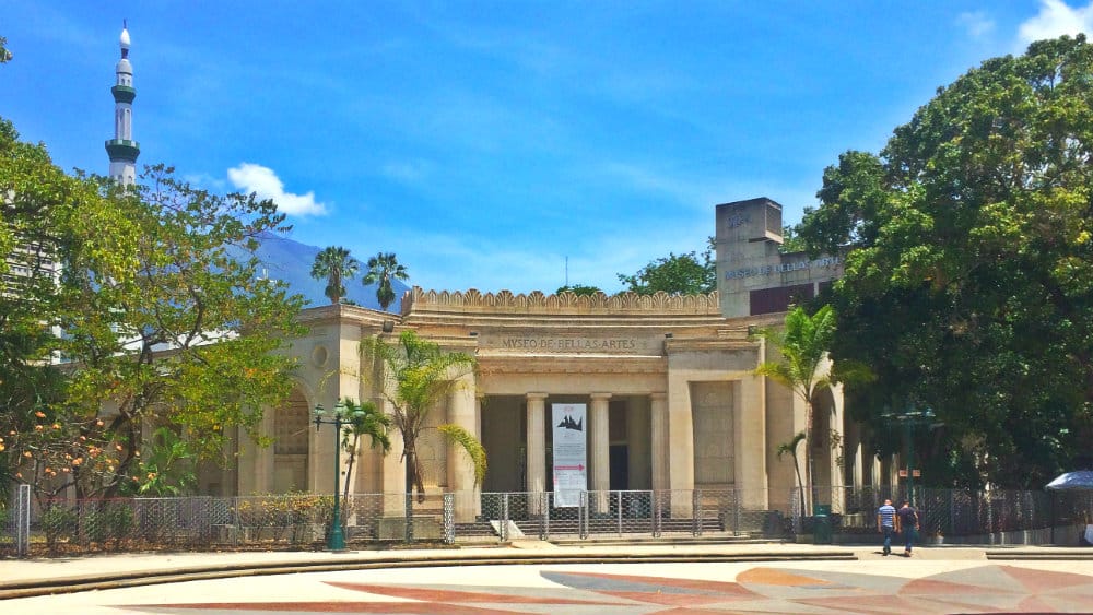 Fachada antigua del Museo de Bellas Artes de Caracas - Plaza de los Museos