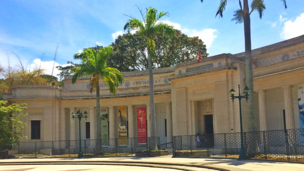 Fachada del Museo de Ciencias de Caracas - Plaza de los Museos
