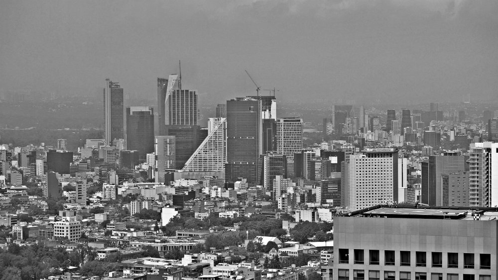 Reforma y Distrito Financiero de México desde el mirador de la Torre Latino en México
