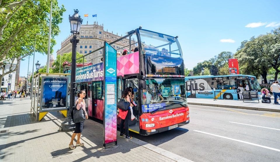 El bus turístico de Barcelona, una excelente manera de recorrer la ciudad durante una estancia corta