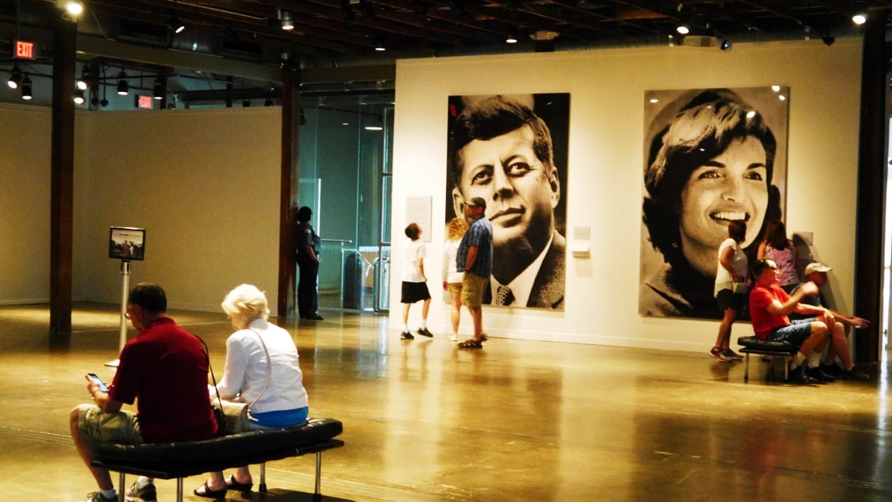 The Sixth Floor Museum at Dealey Plaza o Museo del Asesinato de JFK - Imperdibles de Dallas