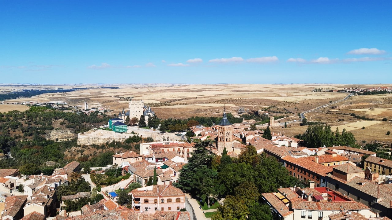 Vistas de Segovia y el Alcázar desde la torre de la catedral