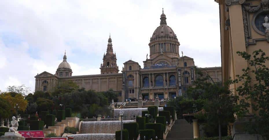 El Museo Nacional de Arte de Catalunya, ubicado en Montjuïc, es uno de los mejores museos de Barcelona