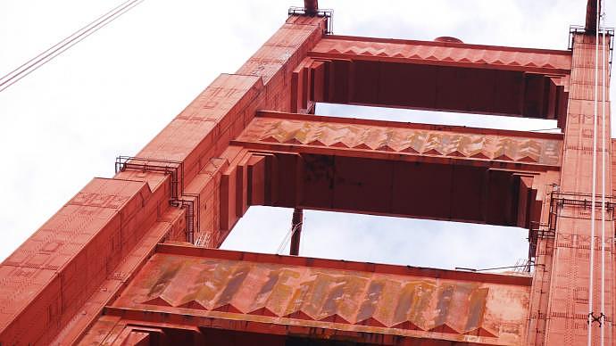 El puente Golden Gate estuvo a punto de ser amarillo y negro