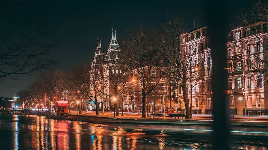 Dónde alojarse en Ámsterdam para salir de fiesta - Rembrandtplein