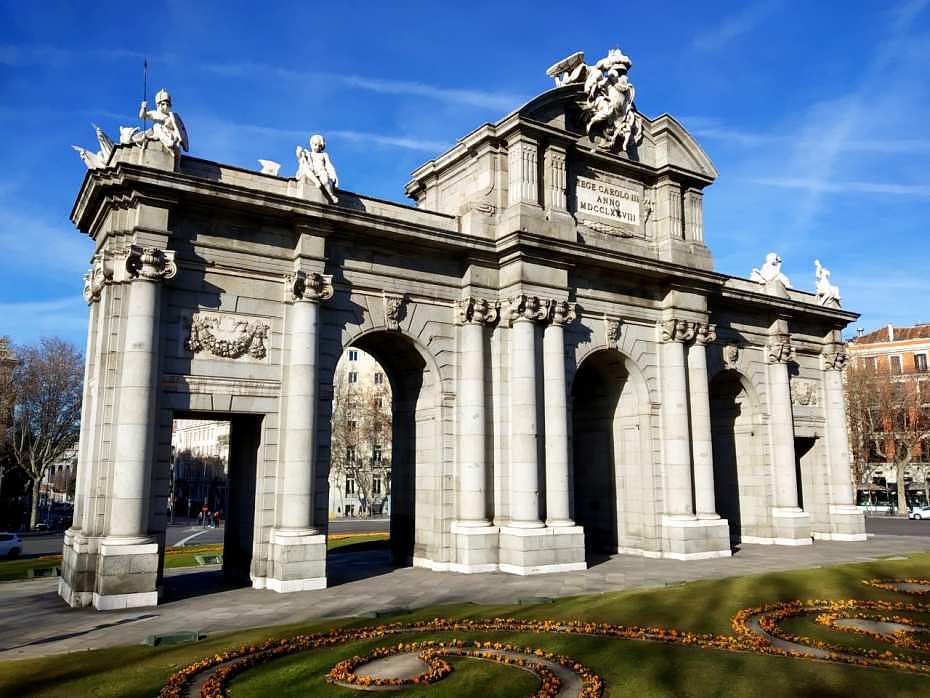 Puerta de Alcalá desde el bus turístico de Madrid