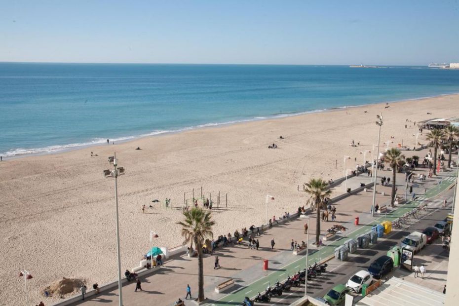 Playas que visitar en Cádiz - Playa de la Victoria
