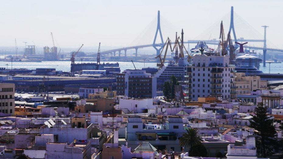 Vistas del Puerto de Cádiz y el Puente de la Constitución de 1812 desde la Torre Tavira