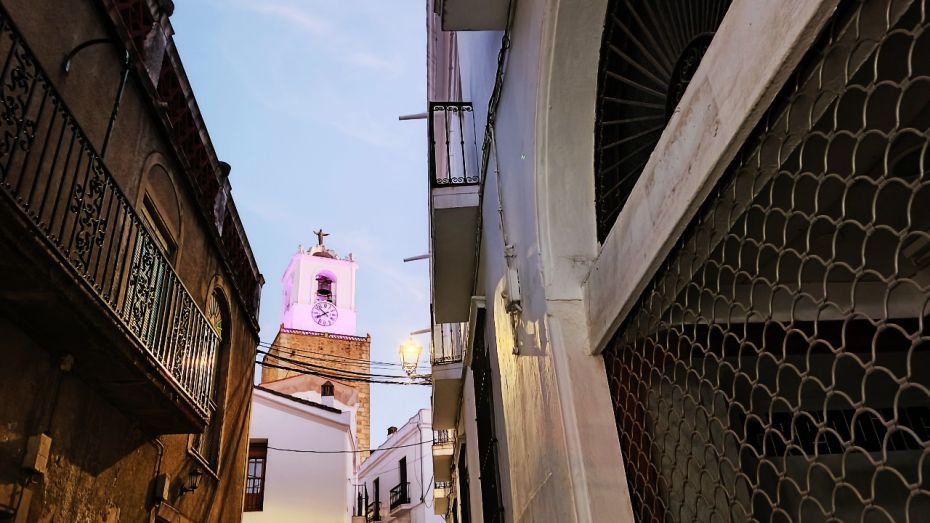 Torre del Reloj de Jerez de los Caballeros iluminada