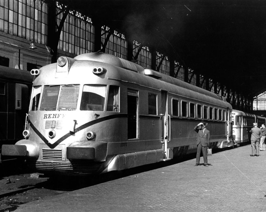 Imagen histórica del TER Madrid-Lisboa en la estación de Delicias