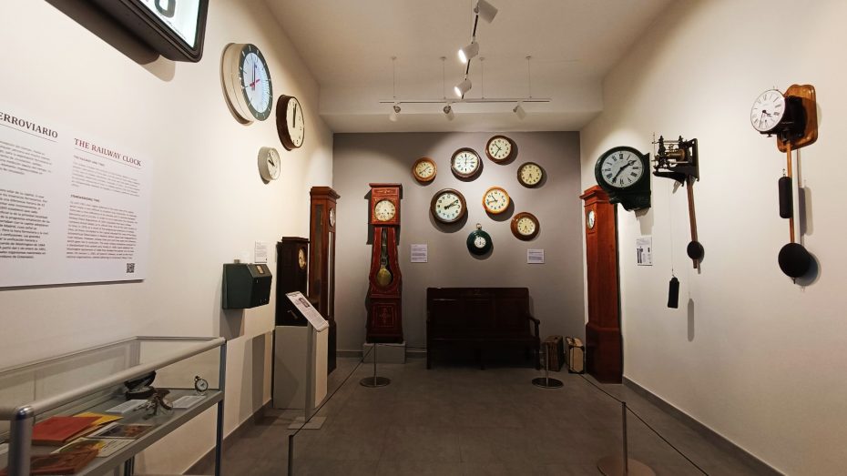 Sala de relojes del Museo del Ferrocarril de Madrid