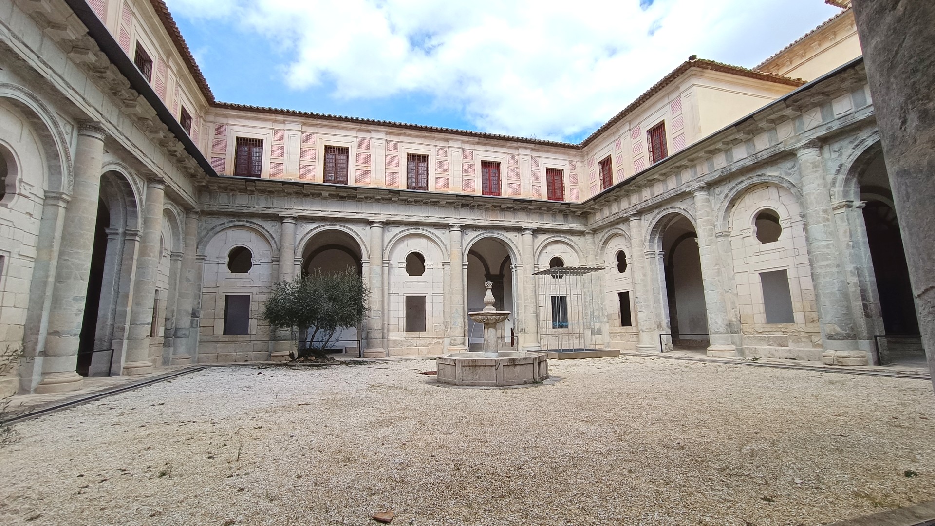 Claustro de la catedral de Cuenca