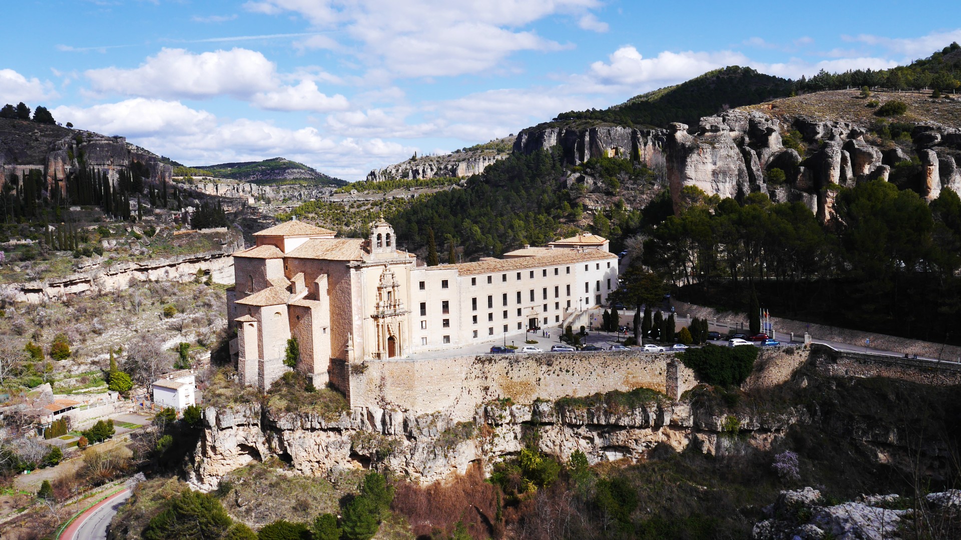 El Parador de Cuenca desde la terraza de la catedral