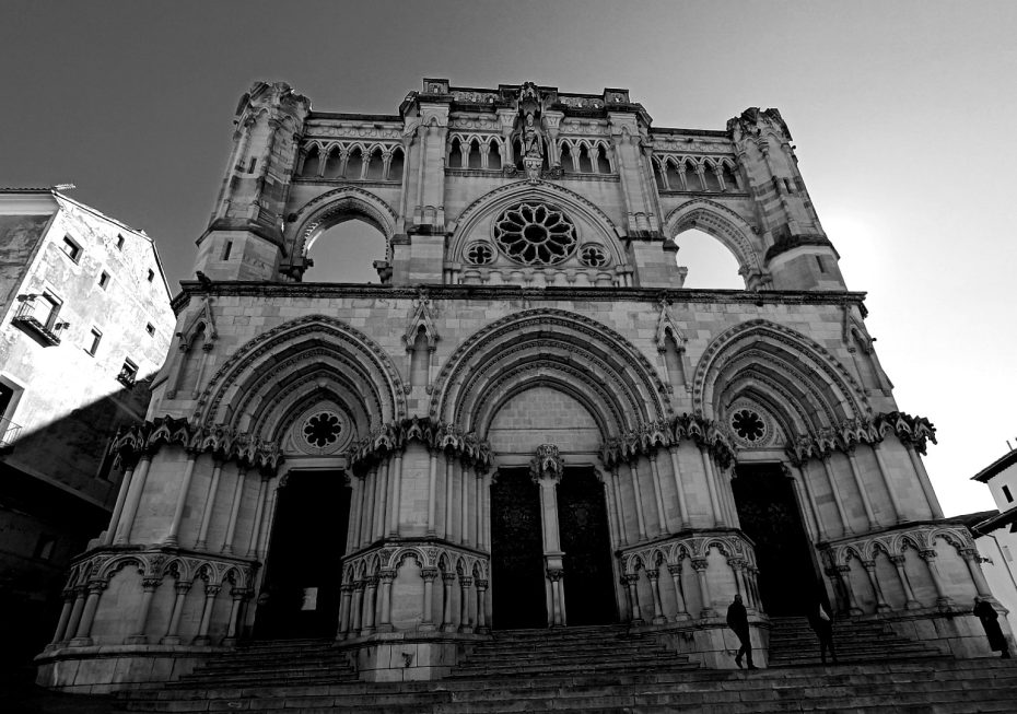 Fachada neogótica de la catedral de Cuenca