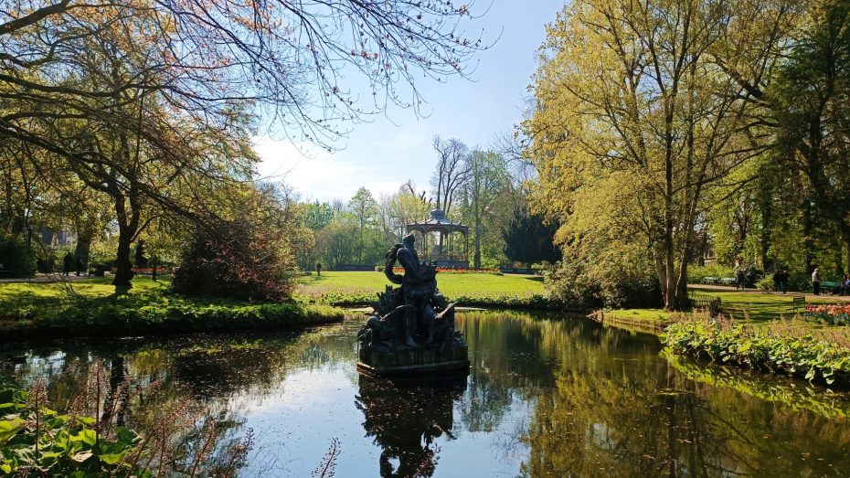 El Koningin Astridpark es un remanso de paz en medio de Brujas
