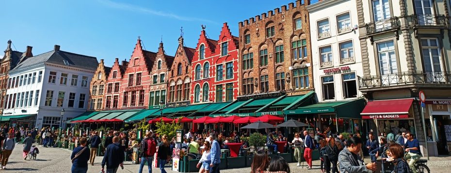 Zona de restaurantes y vida nocturna en el Markt de Brujas