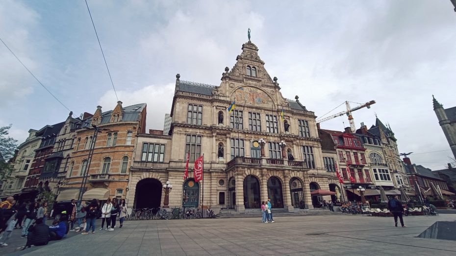 Aunque Brujas es el destino mÃ¡s visitado de Flandes, vale la pena que explores otras ciudades, como Gante o Amberes
