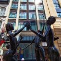 Escultura "Joy" (Alegría) en Sparks Street
