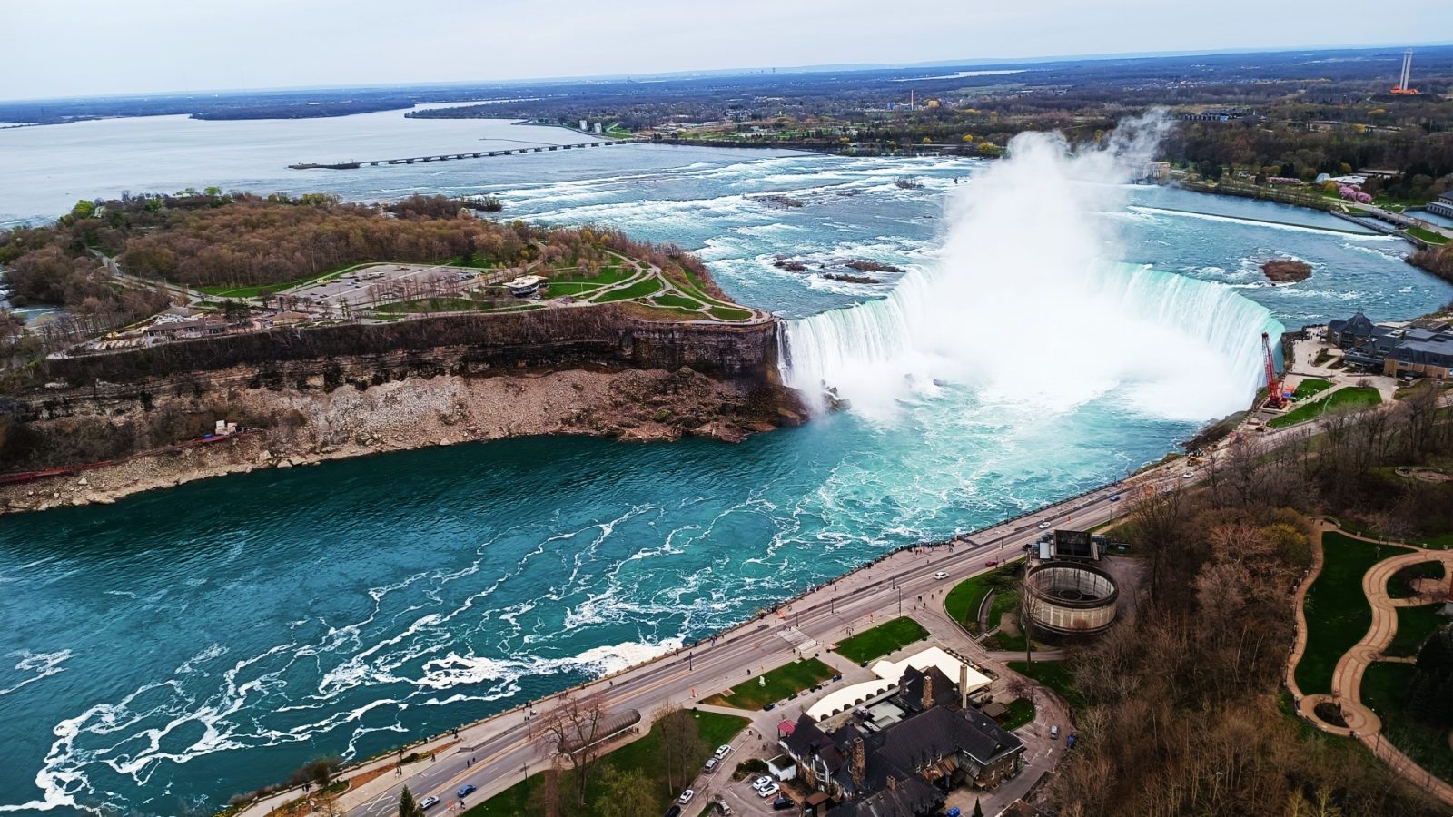 Vistas de las Horseshoe Falls desde la Skylon Tower - Atractivos de Niagara Falls, ON