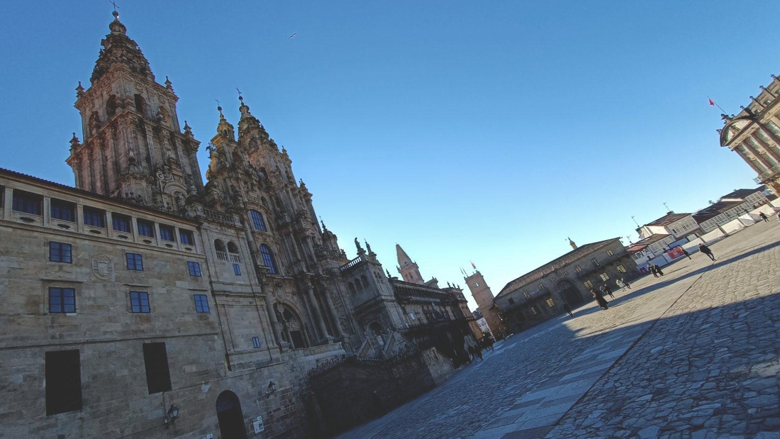 La Plaza do Obradoiro ofrece la mejor vista frontal de la Catedral de Santiago de Compostela
