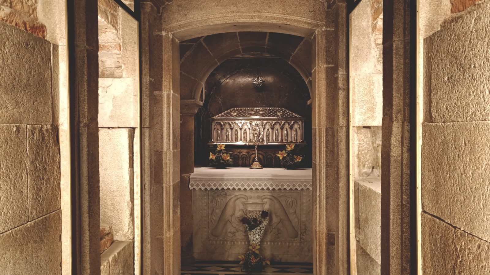 Sepulcro del Apóstol Santiago - Atracciones imprescindibles en Santiago de Compostela