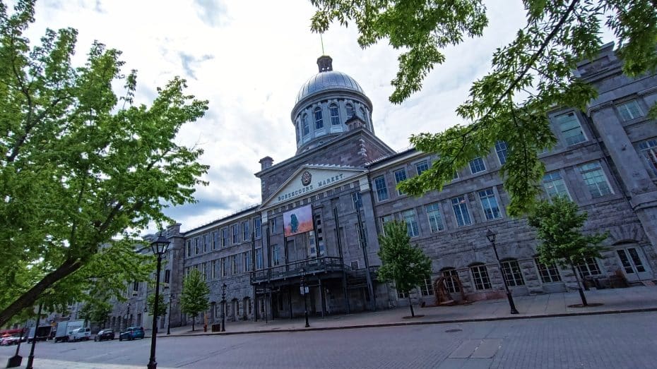 El Mercado Bonsecours es uno de los principales atractivos que ver en el centro histórico de Montreal, Canadá