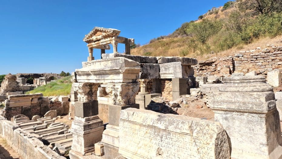 Visitar Éfeso - Fuente de Trajano