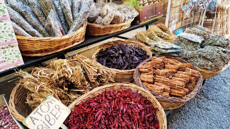 Especias en el Bazar Kemeralti - Qué hacer en Izmir, Turquía