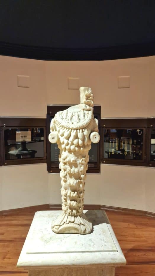 Estatua de Artemisa en mármol - Museo de Izmir