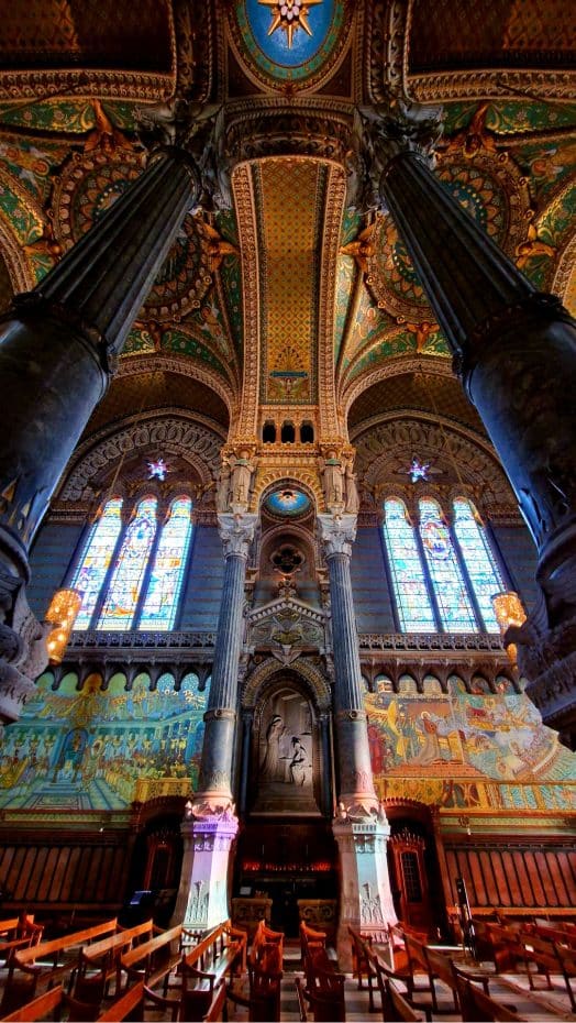 Interior de la Basílica de Notre Dame de Fourvière