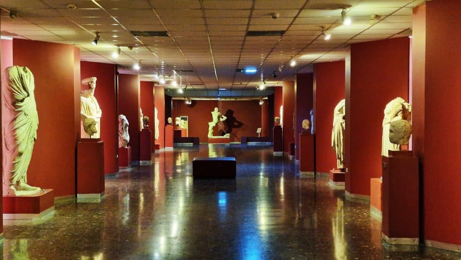 Sala de esculturas grecorromanas - Museo Arqueológico de Izmir