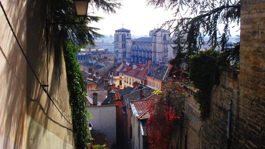 Vistas de Vieux Lyon subiendo a pie a Fourvière