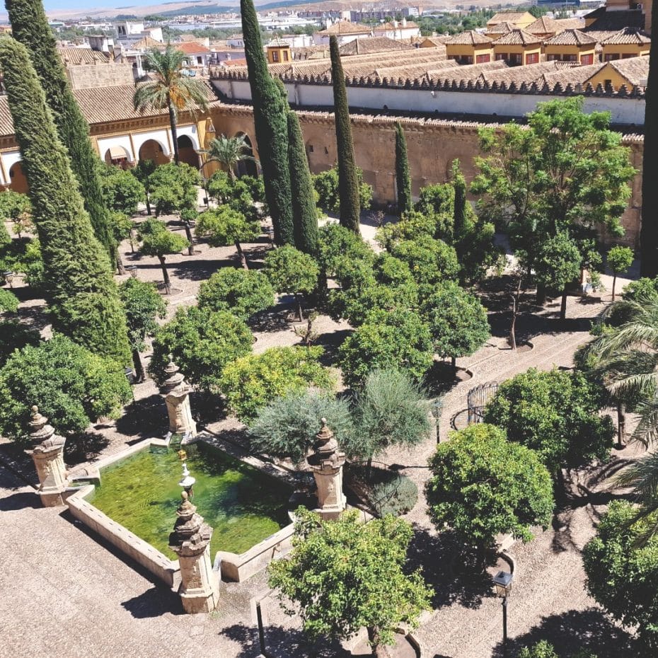 Patio central del recinto de la Mezquita Catedral de Córdoba